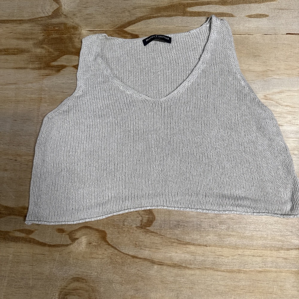 brandy melville Sleeveless sweater Top Cropped One Size‎